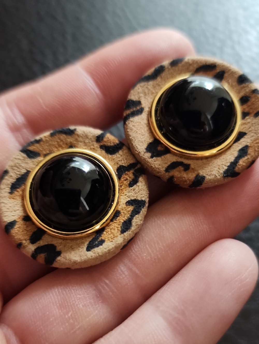 VTG Gold-Trim Black Center Leopard Print Button Clip Earrings